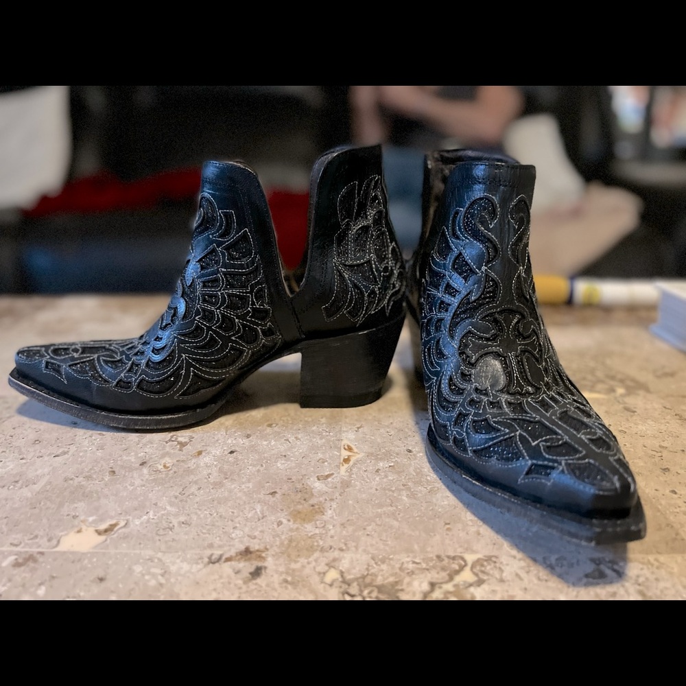 ✨Black Cavender Booties✨